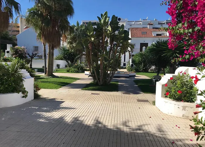 Well-located 3bdr In דירה