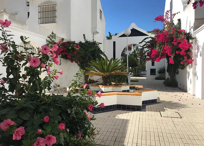 Well-located 3bdr In Apartment *