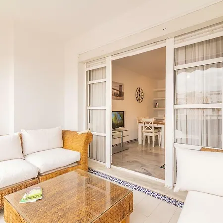 Well-located 3bdr In דירה *